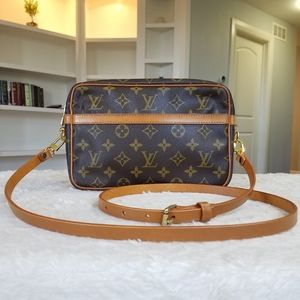 💕CUTE Authentic LV Crossbody/Clutch/Shoulder Bag